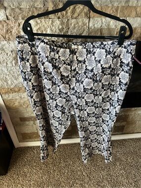 Cato Black & White Stretchy Curvy Floral Sunflower Pants